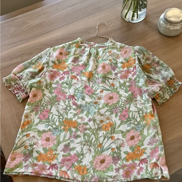 Vince Camuto Verona Garden PUFF sleeve blouse - Picture 2 of 10